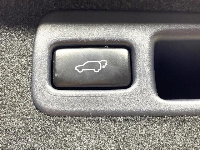 ハリアー プレミアム　メタル　アンド　レザーパッケージ　純正エアロ　純正９型ナビ　禁煙車　衝突軽減装置　電動リアゲート　レーダークルーズ　バックカメラ　ドラレコ　ＥＴＣ　ＬＥＤヘッドライト　黒革シート　シートベンチレーション　パワーシート　フルセグＴＶ（10枚目）