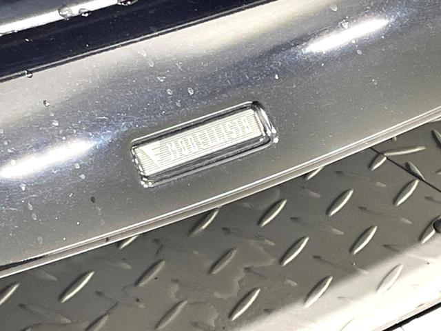 プリウス Ｓツーリングセレクション　モデリスタエアロ　純正９型ナビ　バックカメラ　禁煙車　セーフティセンス　レーダークルーズ　１７インチモデリスタＡＷ　シートヒーター　合皮シート　ＬＥＤヘッド／フォグ　ドラレコ　フルセグ　ＥＴＣ（3枚目）