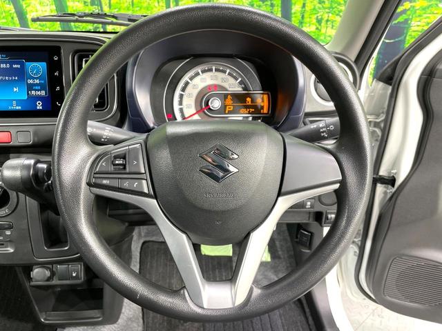 �C���e���A�ɍ��킹���f�U�C���̃X�e�A�����O�́A�^�]�������̂��Ƃ��l���A�^�]���₷���`��A�傫���ł��B�����x�A���ۂɐG���Ă��m���߂��������B