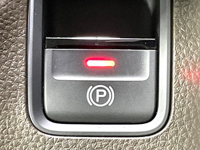 �y�I�[�g�u���[�L�z�[���h�z�M���҂���a�؂Œ�Ԏ��Ƀu���[�L���瑫�𗣂��Ă��A��~��Ԃ�ێ����Ă���܂��B�O�i����Ƃ��̓A�N�Z���𓥂߂Ύ����ŉ��������̂ň��S��X���^�]���y�ɂȂ�܂���