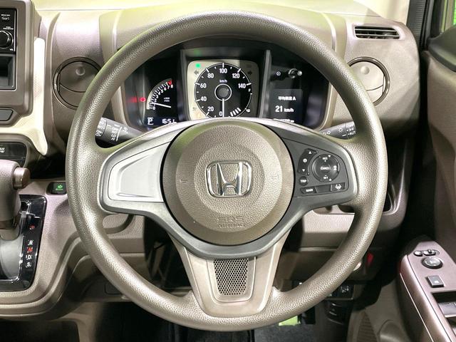 �C���e���A�ɍ��킹���f�U�C���̃X�e�A�����O�́A�^�]�������̂��Ƃ��l���A�^�]���₷���`��A�傫���ł��B�����x�A���ۂɐG���Ă��m���߂��������B