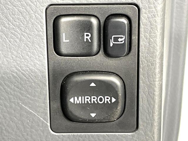 �y�d���i�[�~���[�z�T�C�h�~���[�͓d���i�[���ƂȂ��Ă���A�������ԏ�ł��L�Y�������X�N��}�����܂��B