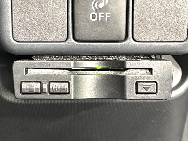 アクア Ｇ　禁煙車　純正ナビ　バックカメラ　ＥＴＣ　フルセグ　Ｂｌｕｅｔｏｏｔｈ接続　ドラレコ　スマートキー　ＬＥＤヘッド　革巻きステアリング　オートエアコン　ＣＤ／ＤＶＤ再生　盗難防止装置　オートライト（5枚目）