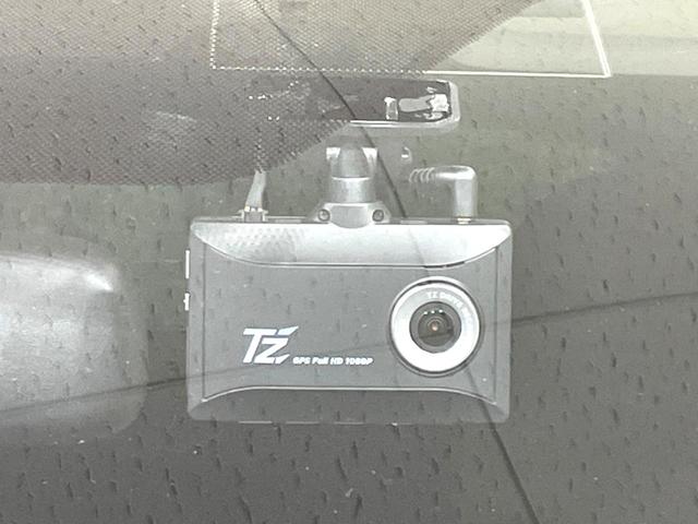 アクア Ｇ　禁煙車　純正ナビ　バックカメラ　ＥＴＣ　フルセグ　Ｂｌｕｅｔｏｏｔｈ接続　ドラレコ　スマートキー　ＬＥＤヘッド　革巻きステアリング　オートエアコン　ＣＤ／ＤＶＤ再生　盗難防止装置　オートライト（6枚目）