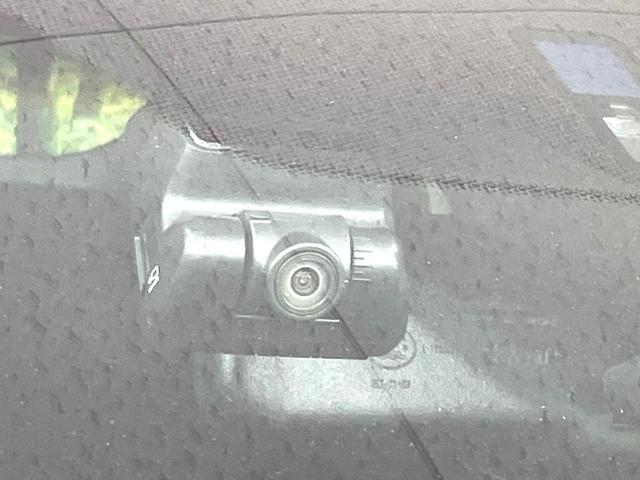 ヴェゼル ハイブリッドＺ　純正ナビ　バックカメラ　禁煙車　衝突軽減装置　クルーズコントロール　ＬＥＤヘッド　シートヒーター　ハーフレザー　ＥＴＣ　ドラレコ　Ｂｌｕｅｔｏｏｔｈ再生　スマートキー　オートライト／エアコン（5枚目）