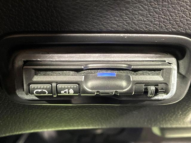 ヴェゼル ハイブリッドＺ　純正ナビ　バックカメラ　禁煙車　衝突軽減装置　クルーズコントロール　ＬＥＤヘッド　シートヒーター　ハーフレザー　ＥＴＣ　ドラレコ　Ｂｌｕｅｔｏｏｔｈ再生　スマートキー　オートライト／エアコン（6枚目）