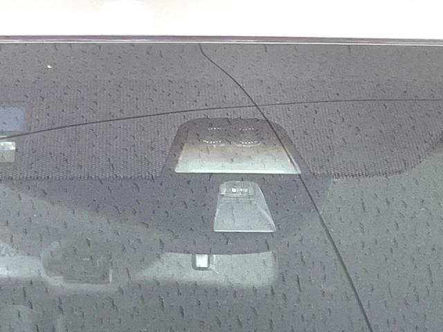 ヴェゼル ハイブリッドＺ　純正ナビ　バックカメラ　禁煙車　衝突軽減装置　クルーズコントロール　ＬＥＤヘッド　シートヒーター　ハーフレザー　ＥＴＣ　ドラレコ　Ｂｌｕｅｔｏｏｔｈ再生　スマートキー　オートライト／エアコン（9枚目）