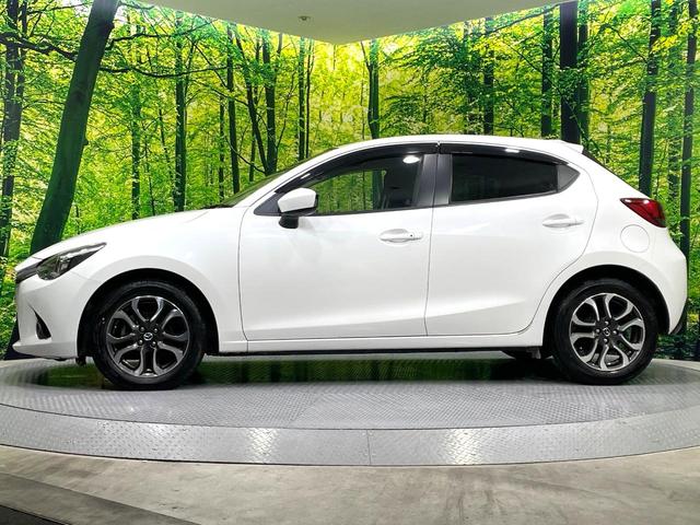 デミオ ＸＤツーリング　純正ナビ　バックカメラ　禁煙車　衝突軽減装置　クルーズコントロール　ＬＥＤヘッド　ブラインドスポットモニター　フルセグ　Ｂｌｕｅｔｏｏｔｈ再生　ＥＴＣ　スマートキー　踏み間違い防止装置（28枚目）