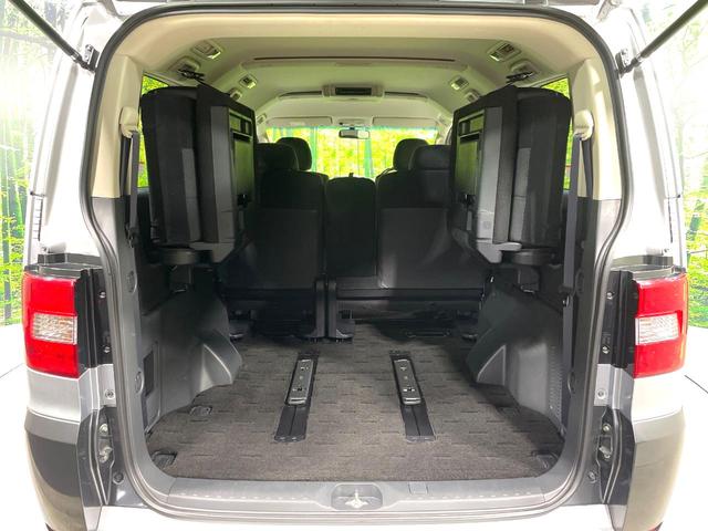 ���i�̂���������ʋ΁A���}���ɏ\���ȉ׎��X�y�[�X���m�ۂ��Ă���܂��B�Z�J���h�V�[�g��|���ƁA�傫�ȉו��̐ύڂ��\�ł���