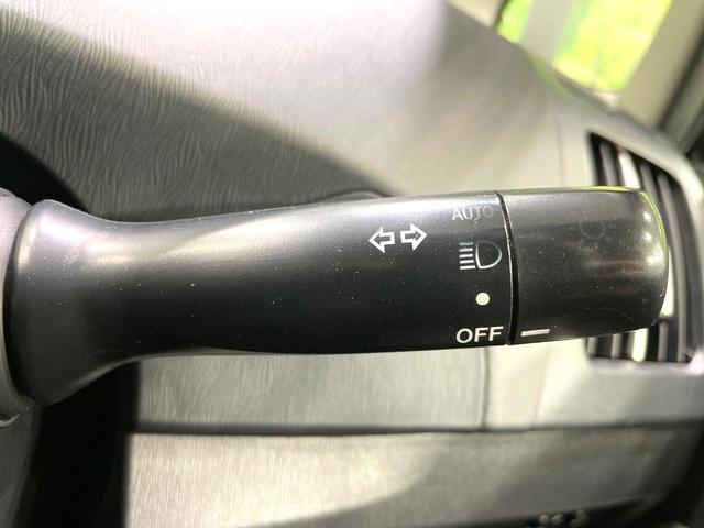 プリウス Ｓ　純正８型ナビ　バックカメラ　ＨＩＤヘッド　オートライト／エアコン　スマートキー　フルセグ　Ｂｌｕｅｔｏｏｔｈ再生　ＥＴＣ　盗難防止システム（8枚目）