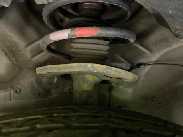 プリウス Ｓ　純正８型ナビ　バックカメラ　ＨＩＤヘッド　オートライト／エアコン　スマートキー　フルセグ　Ｂｌｕｅｔｏｏｔｈ再生　ＥＴＣ　盗難防止システム（20枚目）