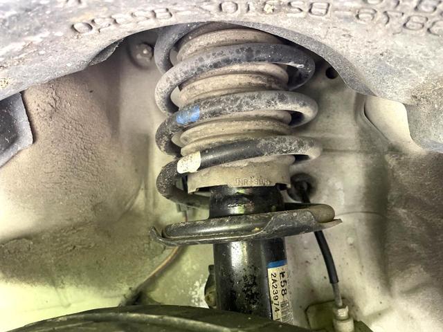 ムーヴ Ｘ　禁煙車　オーディオ　スマートキー　アイドリングストップ　オートエアコン／ライト　純正１４インチアルミ　盗難防止システム　電動格納ミラー　革巻きステアリング　プライバシーガラス（20枚目）