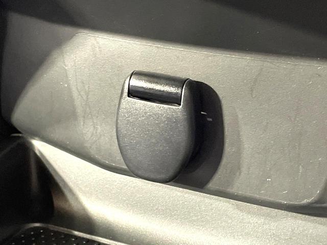 エクストレイル ２０Ｓ　ハイブリッド　エマージェンシーブレーキパック　純正ナビ　バックカメラ　禁煙車　衝突軽減装置　踏み間違い防止　コーナーセンサー　ＬＥＤヘッド　フルセグ　Ｂｌｕｅｔｏｏｔｈ　ＥＴＣ　撥水シート　デュアルエアコン　スマートキー　車線逸脱警報（41枚目）