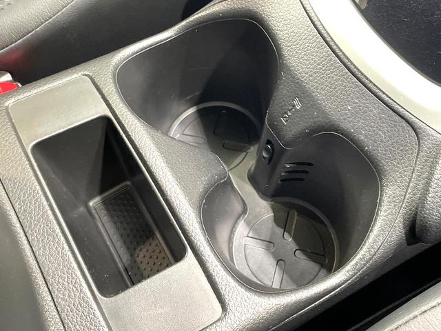 エクストレイル ２０Ｓ　ハイブリッド　エマージェンシーブレーキパック　純正ナビ　バックカメラ　禁煙車　衝突軽減装置　踏み間違い防止　コーナーセンサー　ＬＥＤヘッド　フルセグ　Ｂｌｕｅｔｏｏｔｈ　ＥＴＣ　撥水シート　デュアルエアコン　スマートキー　車線逸脱警報（43枚目）