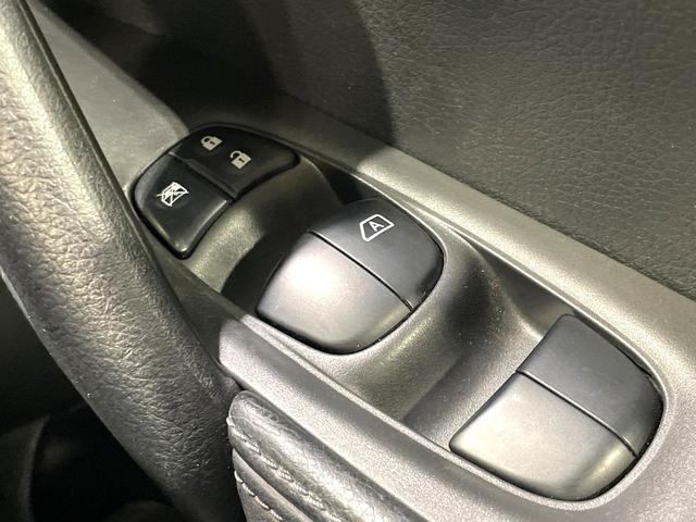 エクストレイル ２０Ｓ　ハイブリッド　エマージェンシーブレーキパック　純正ナビ　バックカメラ　禁煙車　衝突軽減装置　踏み間違い防止　コーナーセンサー　ＬＥＤヘッド　フルセグ　Ｂｌｕｅｔｏｏｔｈ　ＥＴＣ　撥水シート　デュアルエアコン　スマートキー　車線逸脱警報（50枚目）