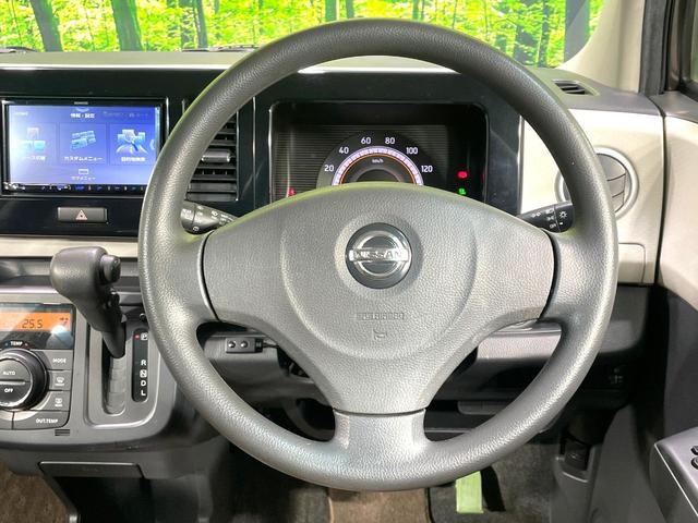 �C���e���A�ɍ��킹���f�U�C���̃X�e�A�����O�́A�^�]�������̂��Ƃ��l���A�^�]���₷���`��A�傫���ł��B�����x�A���ۂɐG���Ă��m���߂��������B