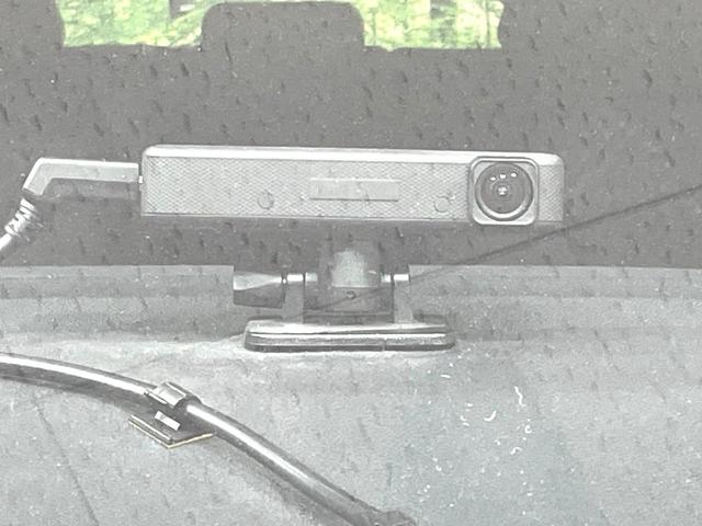 プリウス Ｓ　禁煙車　ナビ　セーフティセンス　バックカメラ　レーダークルーズ　ＥＴＣ　ドラレコ　ＬＥＤヘッド　オートハイビーム　オートライト　オートエアコン　スマートキー　純正１５インチＡＷ　ＣＤ再生　地デジ（8枚目）