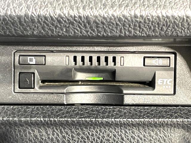 ノア Ｓｉ　ダブルバイビー　禁煙車　純正１０型ナビ　両側電動スライドドア　バックカメラ　セーフティセンス　ＥＴＣ　ドラレコ　Ｂｌｕｅｔｏｏｔｈ接続　クルコン　７人乗り　スマートキー　ＬＥＤヘッド　純正１６インチＡＷ　フォグライト（5枚目）