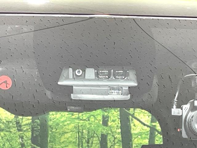 ノア Ｓｉ　ダブルバイビー　禁煙車　純正１０型ナビ　両側電動スライドドア　バックカメラ　セーフティセンス　ＥＴＣ　ドラレコ　Ｂｌｕｅｔｏｏｔｈ接続　クルコン　７人乗り　スマートキー　ＬＥＤヘッド　純正１６インチＡＷ　フォグライト（7枚目）