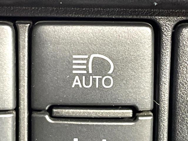 ノア Ｓｉ　ダブルバイビー　禁煙車　純正１０型ナビ　両側電動スライドドア　バックカメラ　セーフティセンス　ＥＴＣ　ドラレコ　Ｂｌｕｅｔｏｏｔｈ接続　クルコン　７人乗り　スマートキー　ＬＥＤヘッド　純正１６インチＡＷ　フォグライト（40枚目）