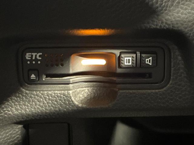 N-BOXカスタム G・Lターボホンダセンシング 禁煙車 両側電動スライド 衝突軽減 純正ナビ アダプティブクルーズ バックカメラ ETC ドラレコ フルセグ スマートキー シートヒーター ハーフレザーシート LEDヘッド/フォグ 革巻きステアリング(5枚目)