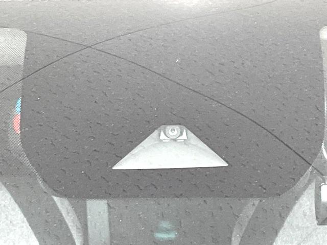 �y�C���e���W�F���g�G�}�[�W�F���V�[�u���[�L�z�t�����g�J�����őO���̎ԗ�����s�҂����m�B�Փ˂������Ȏ��͏Փ˔�Q�y���u���[�L���쓮�A�Փˉ�����T�|�[�g�B�����S�Ƀh���C�u�����y���݂��������܂��B