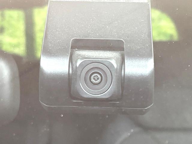 フィット ｅ：ＨＥＶ　ＲＳ　純正９型ナビ　バックカメラ　衝突軽減システム　レーダークルーズコントロール　禁煙車　ドライブレコーダー　ＥＴＣ　Ｂｌｕｅｔｏｏｔｈ再生　フルセグＴＶ　純正１６インチナビ　ＬＥＤヘッドライト（5枚目）