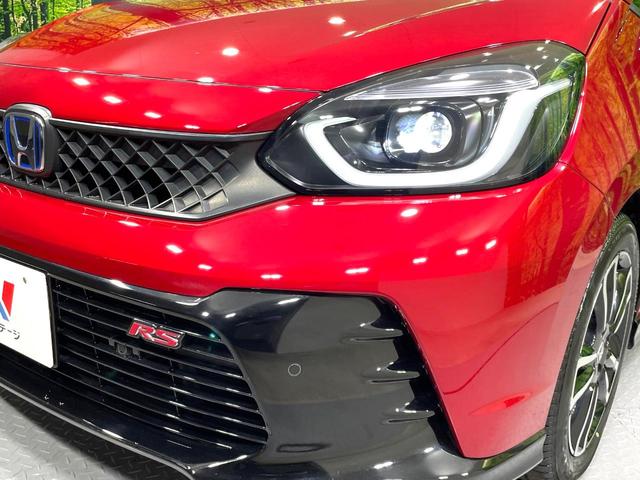 フィット ｅ：ＨＥＶ　ＲＳ　純正９型ナビ　バックカメラ　衝突軽減システム　レーダークルーズコントロール　禁煙車　ドライブレコーダー　ＥＴＣ　Ｂｌｕｅｔｏｏｔｈ再生　フルセグＴＶ　純正１６インチナビ　ＬＥＤヘッドライト（14枚目）