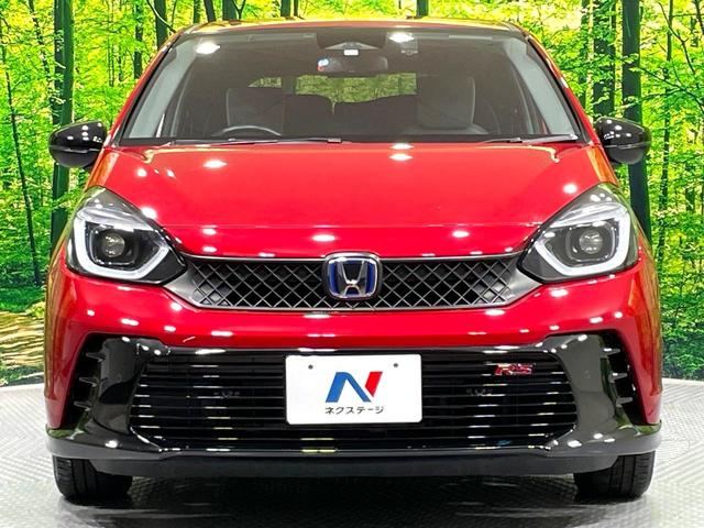 フィット ｅ：ＨＥＶ　ＲＳ　純正９型ナビ　バックカメラ　衝突軽減システム　レーダークルーズコントロール　禁煙車　ドライブレコーダー　ＥＴＣ　Ｂｌｕｅｔｏｏｔｈ再生　フルセグＴＶ　純正１６インチナビ　ＬＥＤヘッドライト（16枚目）