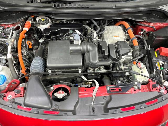 フィット ｅ：ＨＥＶ　ＲＳ　純正９型ナビ　バックカメラ　衝突軽減システム　レーダークルーズコントロール　禁煙車　ドライブレコーダー　ＥＴＣ　Ｂｌｕｅｔｏｏｔｈ再生　フルセグＴＶ　純正１６インチナビ　ＬＥＤヘッドライト（18枚目）