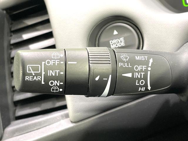 フィット ｅ：ＨＥＶ　ＲＳ　純正９型ナビ　バックカメラ　衝突軽減システム　レーダークルーズコントロール　禁煙車　ドライブレコーダー　ＥＴＣ　Ｂｌｕｅｔｏｏｔｈ再生　フルセグＴＶ　純正１６インチナビ　ＬＥＤヘッドライト（26枚目）