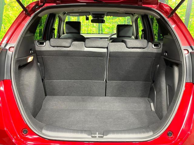 フィット ｅ：ＨＥＶ　ＲＳ　純正９型ナビ　バックカメラ　衝突軽減システム　レーダークルーズコントロール　禁煙車　ドライブレコーダー　ＥＴＣ　Ｂｌｕｅｔｏｏｔｈ再生　フルセグＴＶ　純正１６インチナビ　ＬＥＤヘッドライト（41枚目）