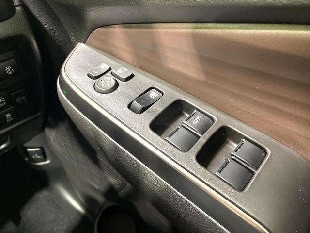 ソリオバンディット ハイブリッドＭＶ　登録済未使用車　純正９型ナビ　全周囲カメラ　両側電動ドア　セーフティサポート　アダプティブクルーズ　ブラインドスポットモニター　クリアランスソナー　ＬＥＤヘッド／フォグ　シートヒーター　フルセグ（62枚目）