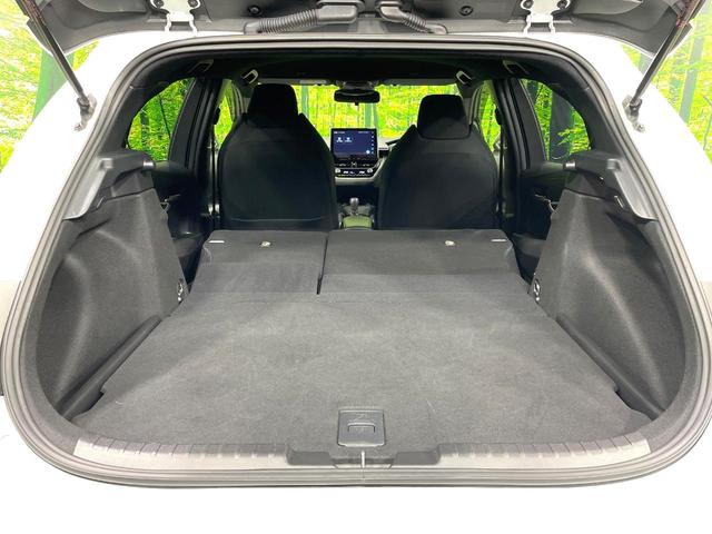 ���i�̂���������ʋ΁A���}���ɏ\���ȉ׎��X�y�[�X���m�ۂ��Ă���܂��B�Z�J���h�V�[�g��|���ƁA�傫�ȉו��̐ύڂ��\�ł���