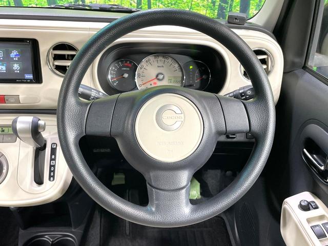 �C���e���A�ɍ��킹���f�U�C���̃X�e�A�����O�́A�^�]�������̂��Ƃ��l���A�^�]���₷���`��A�傫���ł��B�����x�A���ۂɐG���Ă��m���߂��������B