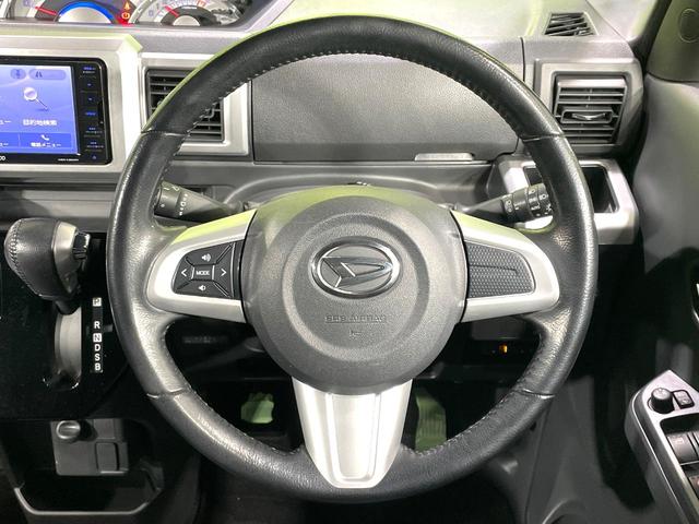 �C���e���A�ɍ��킹���f�U�C���̃X�e�A�����O�́A�^�]�������̂��Ƃ��l���A�^�]���₷���`��A�傫���ł��B�����x�A���ۂɐG���Ă��m���߂��������B