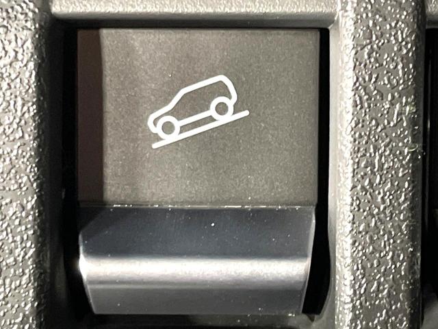 ジムニー ＸＣ　５速ＭＴ　禁煙車　セーフティサポート　クルーズコントロール　スマートキー　踏み間違い防止装置　横滑り防止機能　シートヒーター　ＬＥＤヘッド　４ＷＤ　ターボ　オートライト／エアコン　純正１５インチアルミ（9枚目）