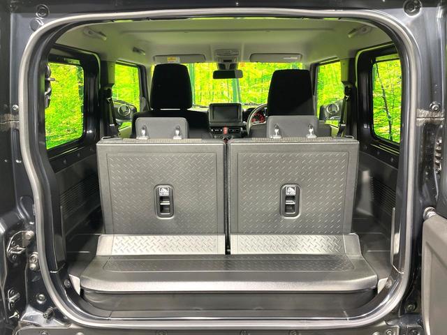 ジムニー ＸＣ　５速ＭＴ　禁煙車　セーフティサポート　クルーズコントロール　スマートキー　踏み間違い防止装置　横滑り防止機能　シートヒーター　ＬＥＤヘッド　４ＷＤ　ターボ　オートライト／エアコン　純正１５インチアルミ（12枚目）