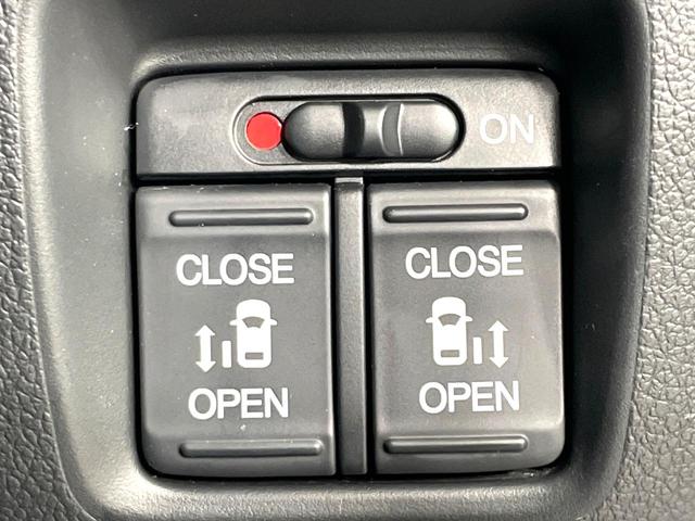 N-BOX G SSパッケージ 禁煙車 両側電動ドア 衝突軽減装置 ETC スマートキー 純正14インチアルミ オートエアコン アイドリングストップ オーディオ 電動格納ミラー 横滑り防止装置 盗難防止システム(3枚目)