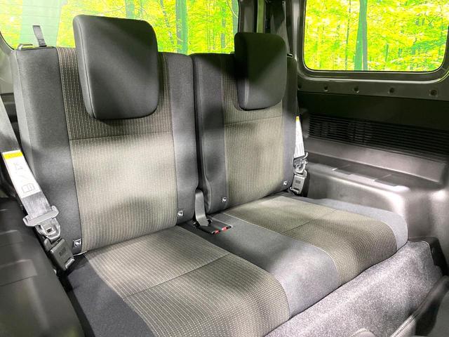 ジムニー ＸＣ　５速ＭＴ　禁煙車　セーフティサポート　クルーズコントロール　スマートキー　踏み間違い防止装置　横滑り防止機能　シートヒーター　ＬＥＤヘッド　４ＷＤ　ターボ　オートライト／エアコン　純正１５インチアルミ（9枚目）
