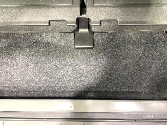 ジムニー ＸＣ　５速ＭＴ　禁煙車　セーフティサポート　クルーズコントロール　スマートキー　踏み間違い防止装置　横滑り防止機能　シートヒーター　ＬＥＤヘッド　４ＷＤ　ターボ　オートライト／エアコン　純正１５インチアルミ（30枚目）