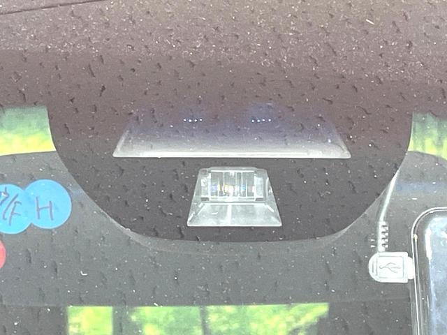 �y�z���_�Z���V���O�z���s���ɑO���̎ԗ�����F�����A�Փ˂������Ȏ��͌x��ƃu���[�L�ŏՓˉ���Ɣ�Q�y�����A�V�X�g�B�����S�Ƀh���C�u�����y���݂��������܂��B