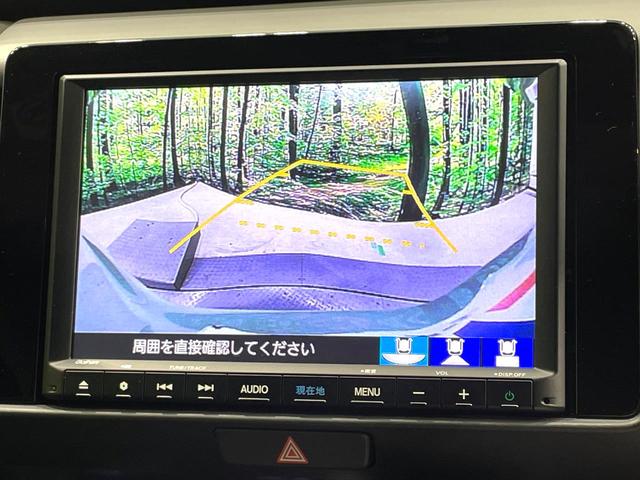 フィット ｅ：ＨＥＶ　ＲＳ　純正８型ナビ　バックカメラ　禁煙車　ホンダセンシング　アダプティブクルーズ　スマートキ―　踏み間違い防止装置　ハーフレザー　ＬＥＤヘッド　ドラレコ　フルセグ　Ｂｌｕｅｔｏｏｔ再生　ＥＴＣ（4枚目）