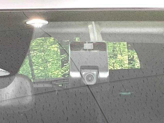 フィット ｅ：ＨＥＶ　ＲＳ　純正８型ナビ　バックカメラ　禁煙車　ホンダセンシング　アダプティブクルーズ　スマートキ―　踏み間違い防止装置　ハーフレザー　ＬＥＤヘッド　ドラレコ　フルセグ　Ｂｌｕｅｔｏｏｔ再生　ＥＴＣ（5枚目）