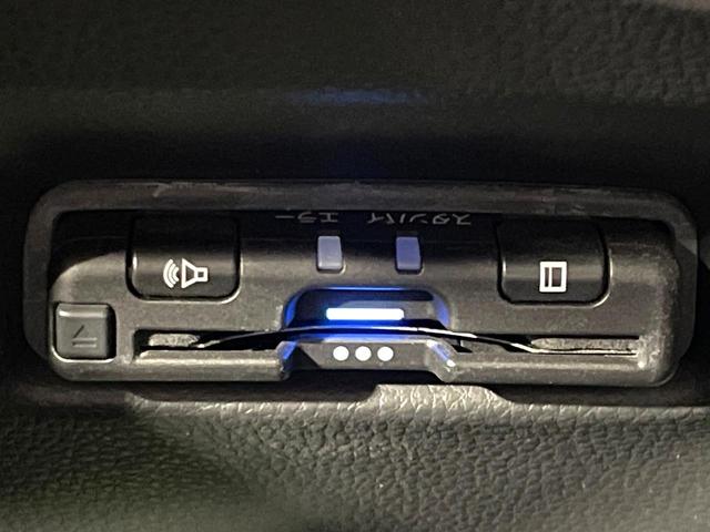 フィット ｅ：ＨＥＶ　ＲＳ　純正８型ナビ　バックカメラ　禁煙車　ホンダセンシング　アダプティブクルーズ　スマートキ―　踏み間違い防止装置　ハーフレザー　ＬＥＤヘッド　ドラレコ　フルセグ　Ｂｌｕｅｔｏｏｔ再生　ＥＴＣ（6枚目）