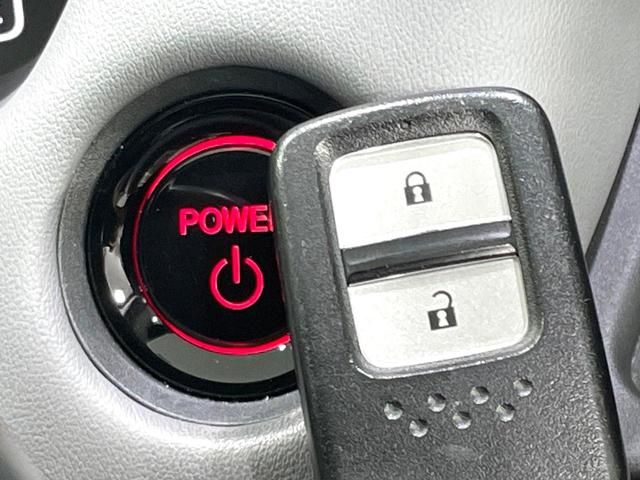 フィット ｅ：ＨＥＶ　ＲＳ　純正８型ナビ　バックカメラ　禁煙車　ホンダセンシング　アダプティブクルーズ　スマートキ―　踏み間違い防止装置　ハーフレザー　ＬＥＤヘッド　ドラレコ　フルセグ　Ｂｌｕｅｔｏｏｔ再生　ＥＴＣ（9枚目）