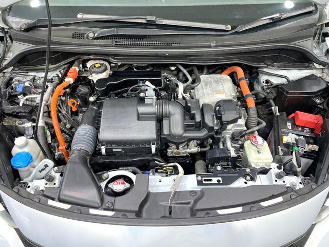 フィット ｅ：ＨＥＶ　ＲＳ　純正８型ナビ　バックカメラ　禁煙車　ホンダセンシング　アダプティブクルーズ　スマートキ―　踏み間違い防止装置　ハーフレザー　ＬＥＤヘッド　ドラレコ　フルセグ　Ｂｌｕｅｔｏｏｔ再生　ＥＴＣ（18枚目）