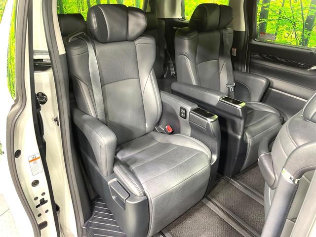 アルファード ２．５Ｓ　Ｃパッケージ　サンルーフ　純正９型ディスプレイ　後席モニター　両側電動ドア　衝突軽減装置　レーダークルーズ　デジタルインナーミラー　ブラインドスポットモニター　電動リアゲート　３眼ＬＥＤヘッド　ドラレコ　ＥＴＣ（10枚目）