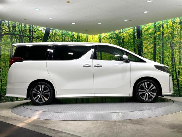 アルファード ２．５Ｓ　Ｃパッケージ　サンルーフ　純正９型ディスプレイ　後席モニター　両側電動ドア　衝突軽減装置　レーダークルーズ　デジタルインナーミラー　ブラインドスポットモニター　電動リアゲート　３眼ＬＥＤヘッド　ドラレコ　ＥＴＣ（24枚目）