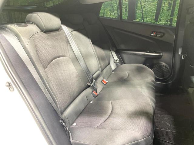 プリウス Ｓ　ＳＤナビ　バックカメラ　禁煙車　セーフティセンス　レーダークルーズ　スマートキー　ＬＥＤヘッド　オートハイビーム　コーナーセンサー　フルセグ　Ｂｌｕｅｔｏｏｔｈ再生　ＥＴＣ　オートライト／エアコン（9枚目）